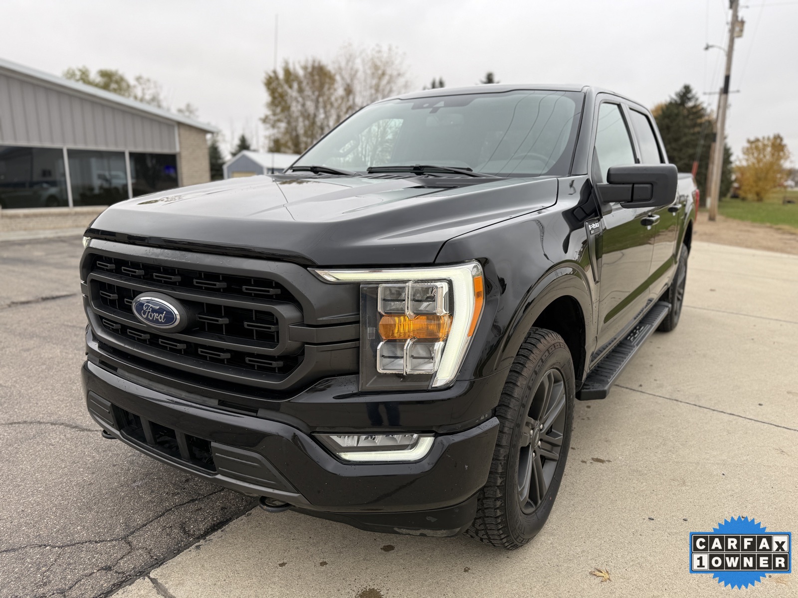 2021 Ford F-150 XLT photo 2
