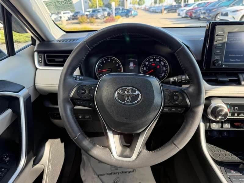 2022 Toyota RAV4 XLE photo 14