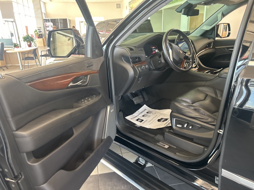 2020 Cadillac Escalade Premium Luxury photo 6