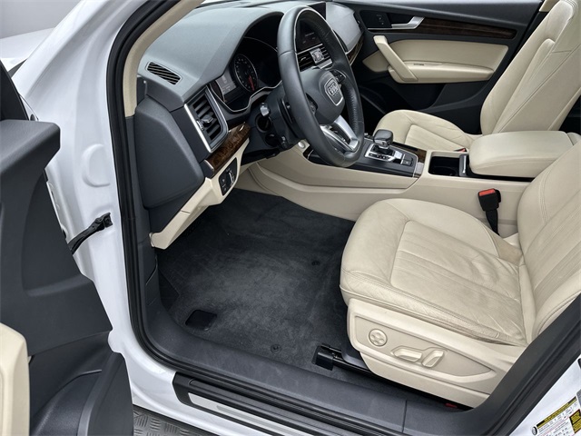 2018 Audi Q5 2.0T Premium Plus photo 2