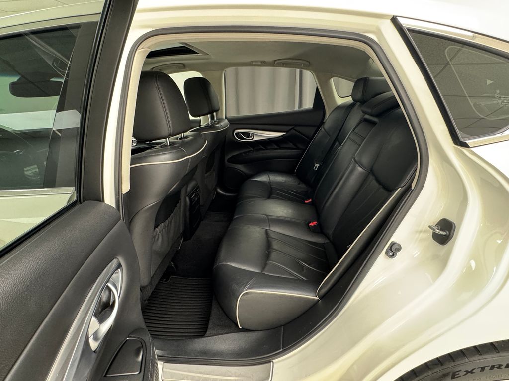 2019 Infiniti Q70 photo 13