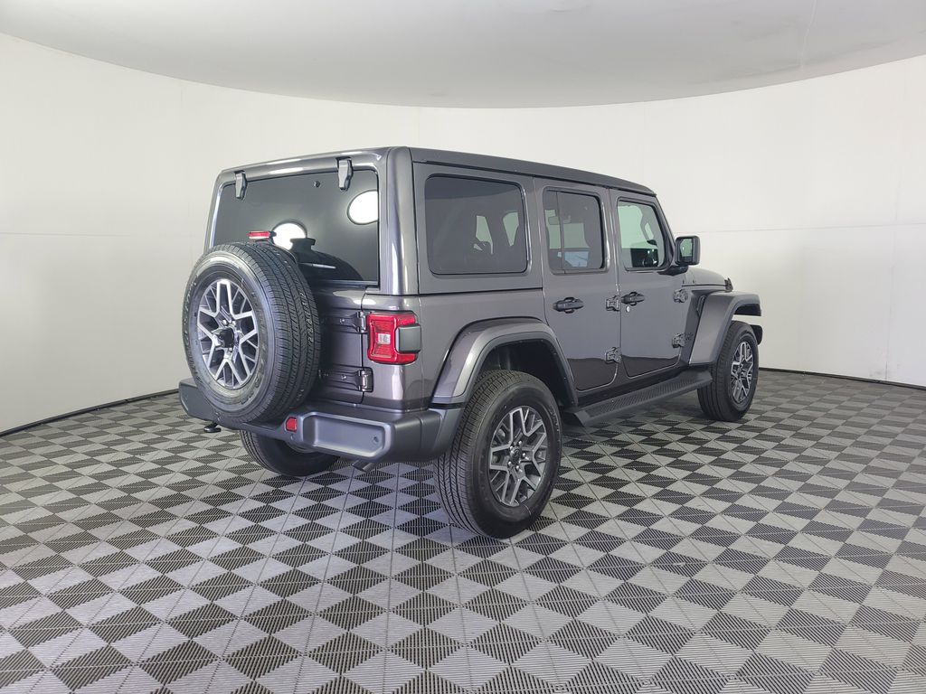 2025 Jeep Wrangler Sahara photo 4