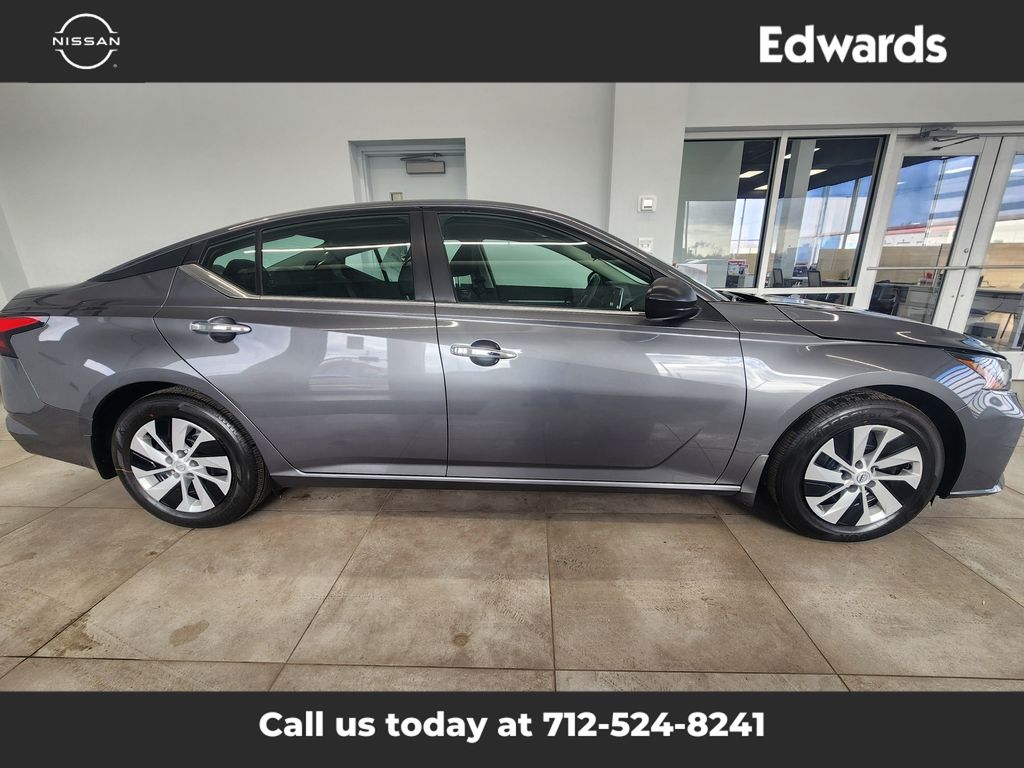 2025 Nissan Altima S's photo