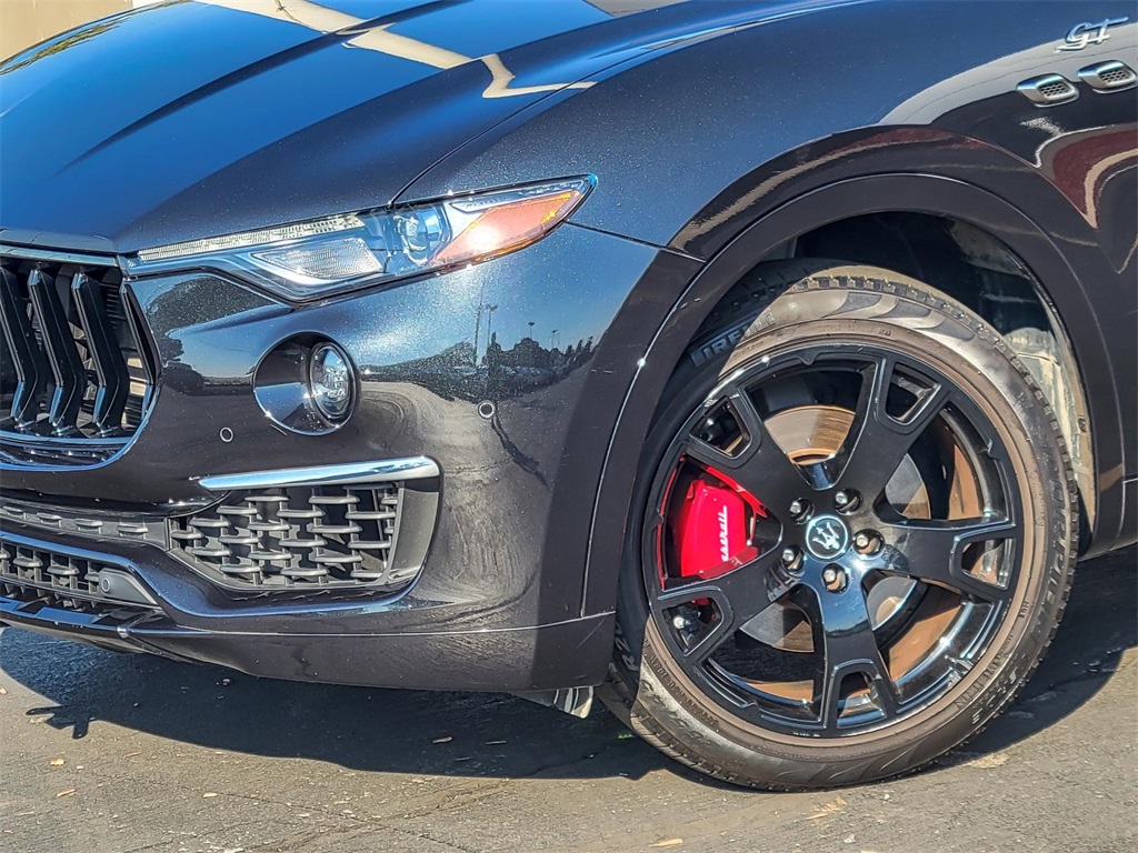 2022 Maserati Levante GT photo 3