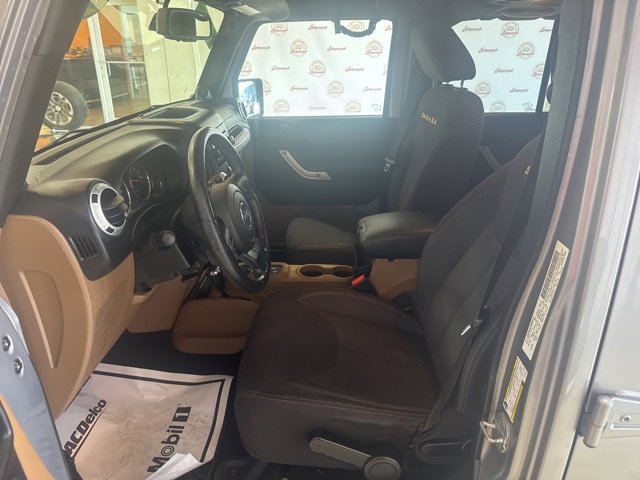 2014 Jeep Wrangler Unlimited Sahara photo 3