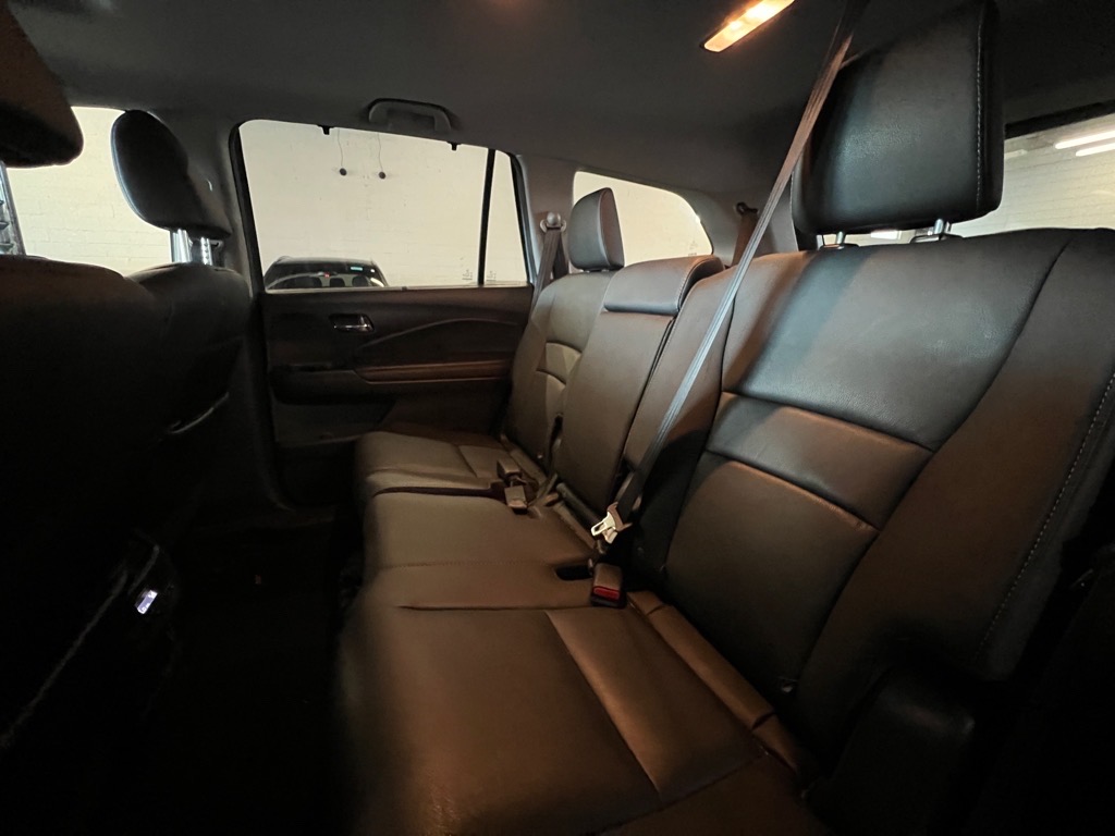 2022 Honda Pilot Black Edition photo 19