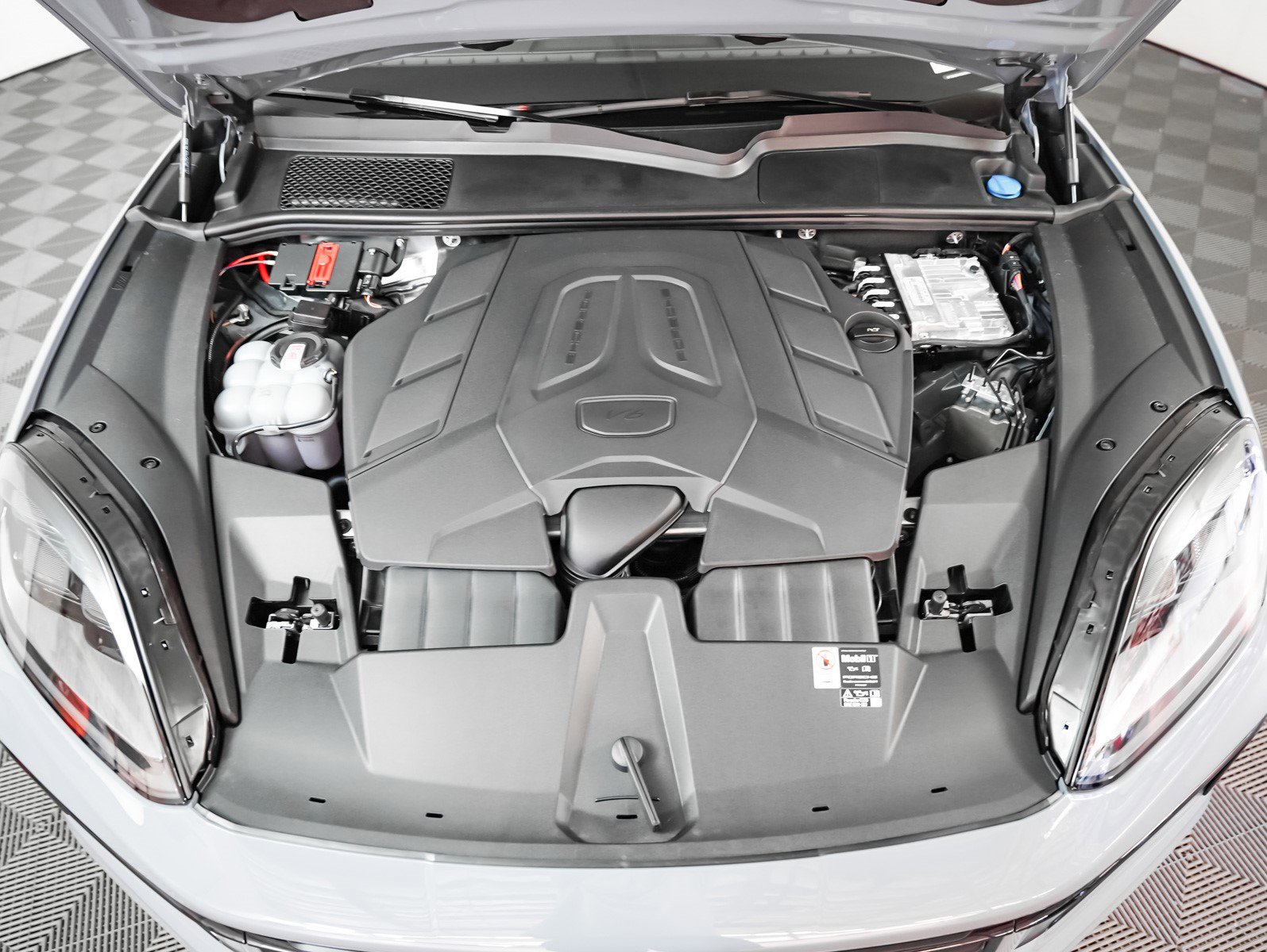 2025 Porsche Cayenne Coupe photo 13