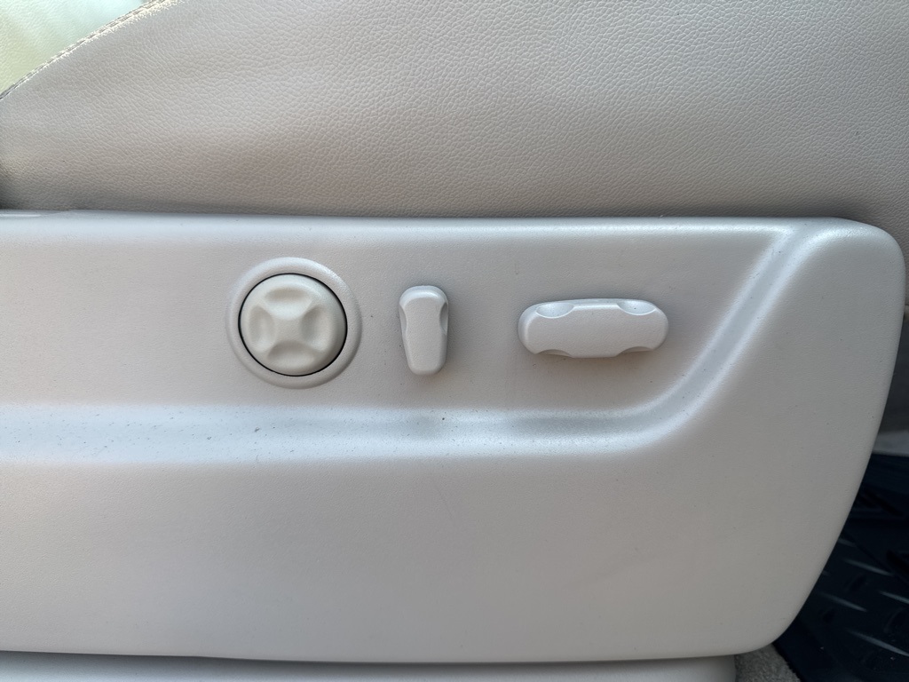 2008 Chevrolet Avalanche LTZ photo 26