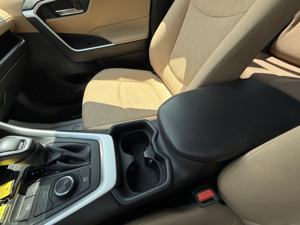 2020 Toyota RAV4 Hybrid XLE photo 25