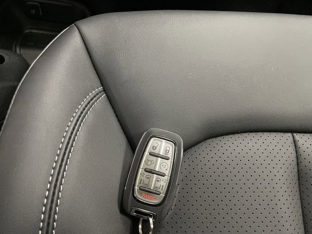 2025 Chrysler Pacifica photo 26