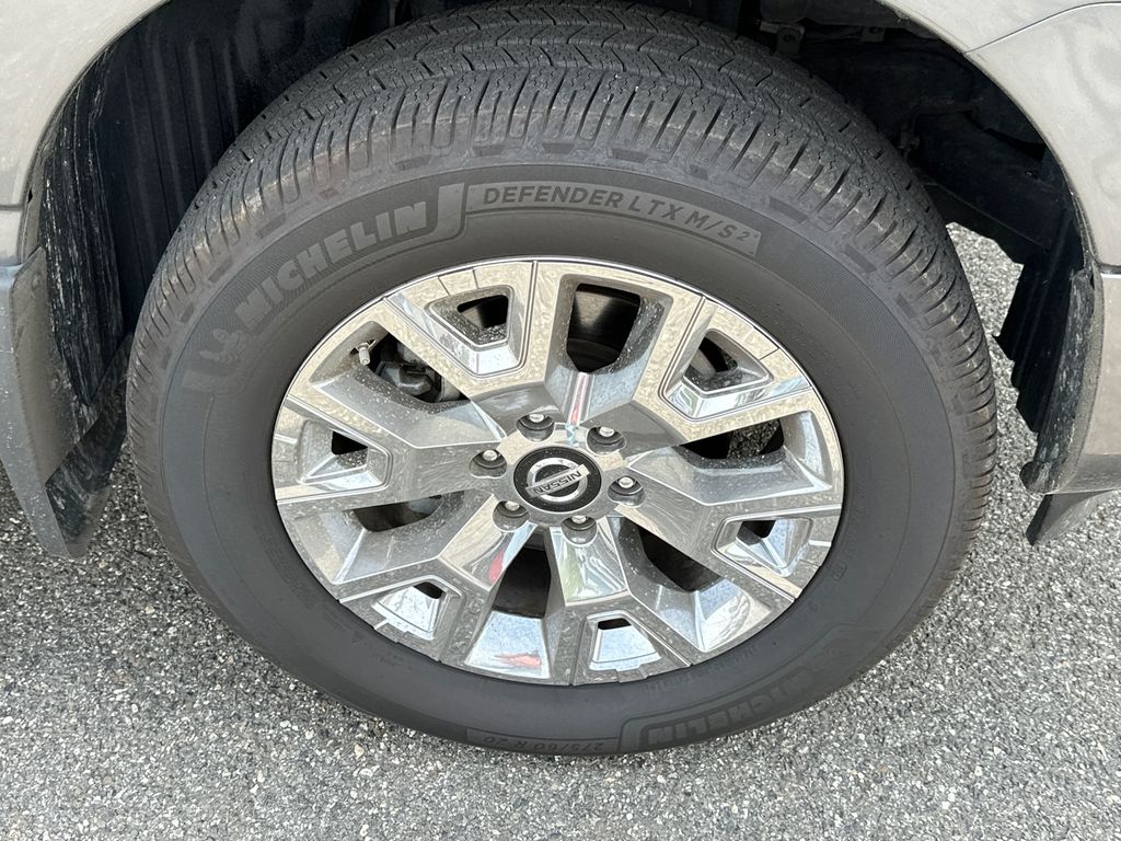 2021 Nissan Titan SL photo 8