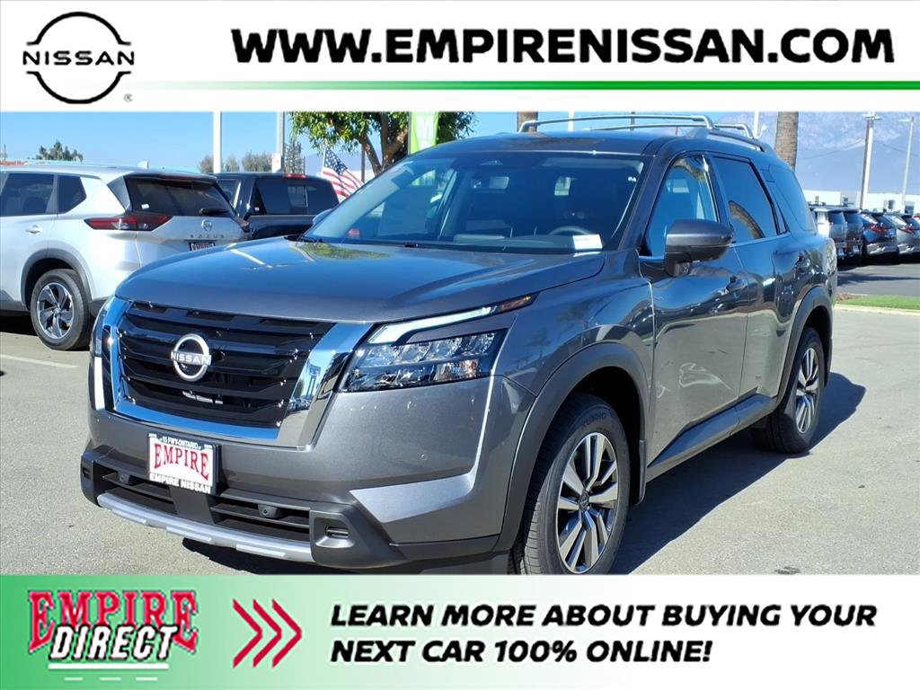 2025 Nissan Pathfinder SL's photo