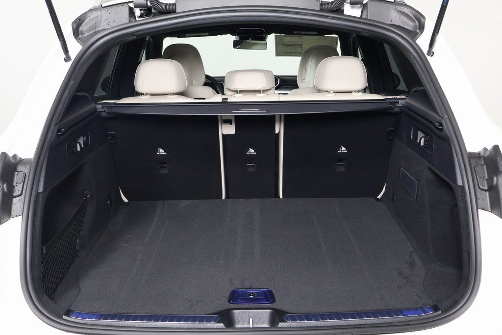 2026 Mercedes Benz GLC 300 photo 7