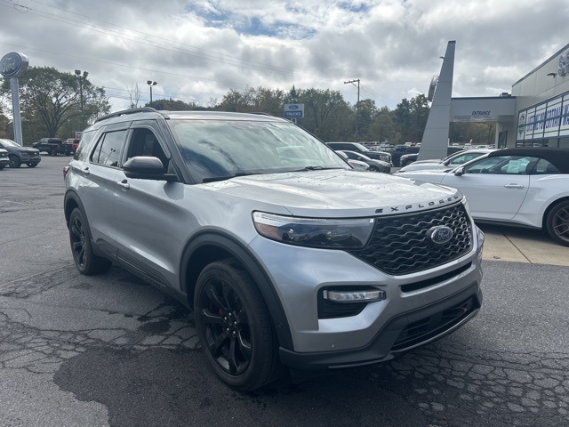 2021 Ford Explorer ST photo 2