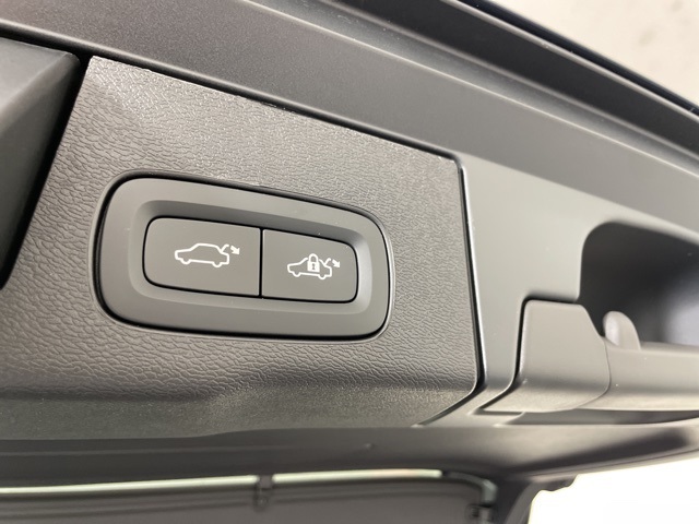 2026 Volvo XC60 Hybrid T8 photo 40