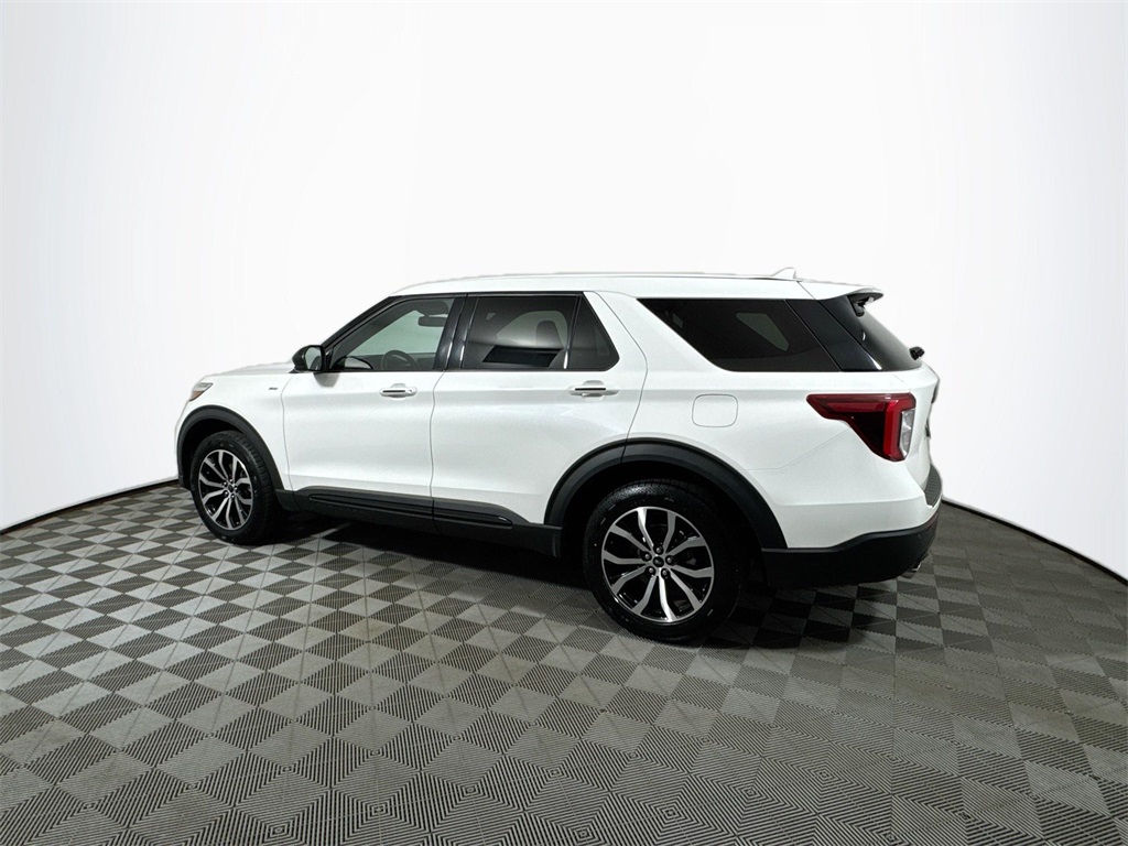2022 Ford Explorer ST-Line photo 13