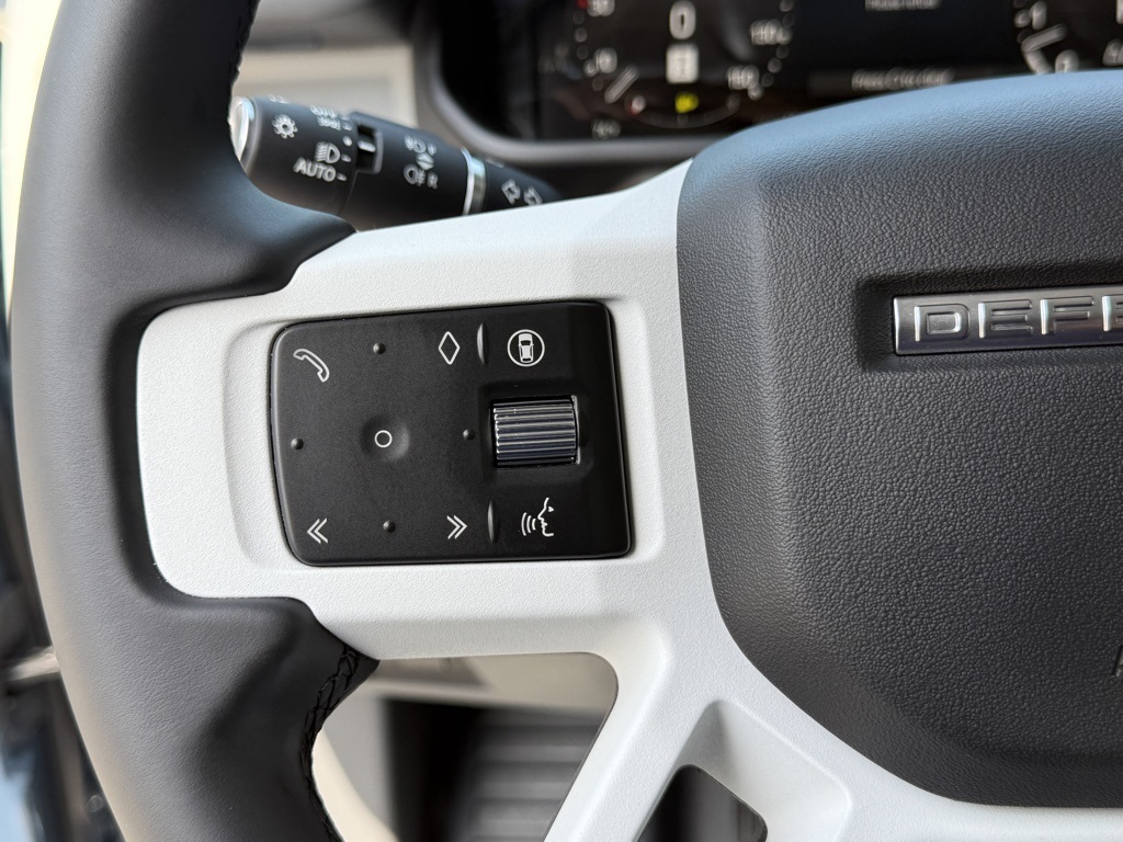 2025 Land Rover Defender 110 S photo 14