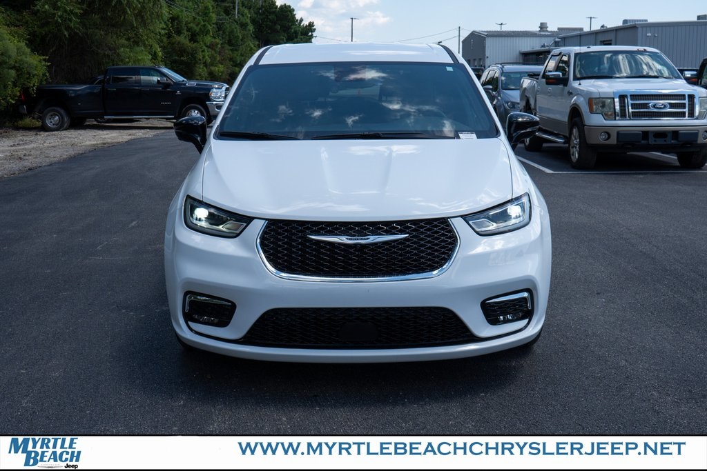 2025 Chrysler Pacifica photo 9