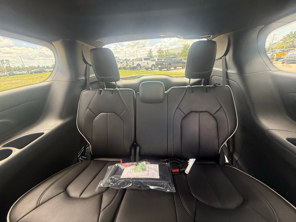 2026 Chrysler Pacifica Limited photo 22