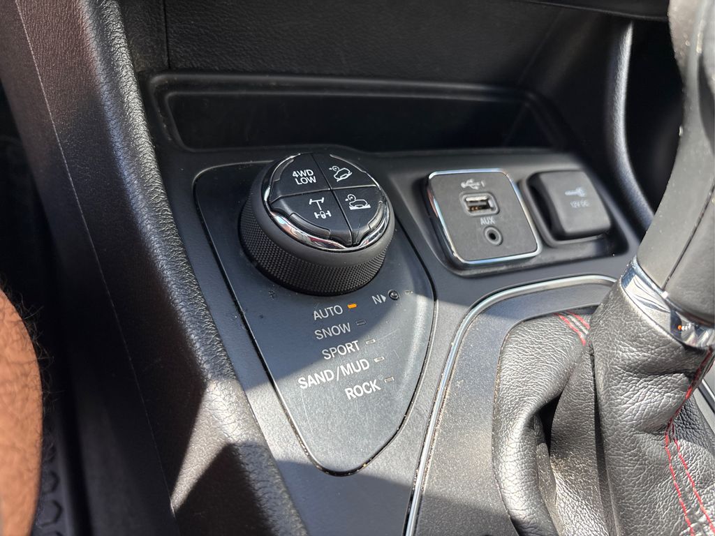 2019 Jeep Cherokee Trailhawk photo 23
