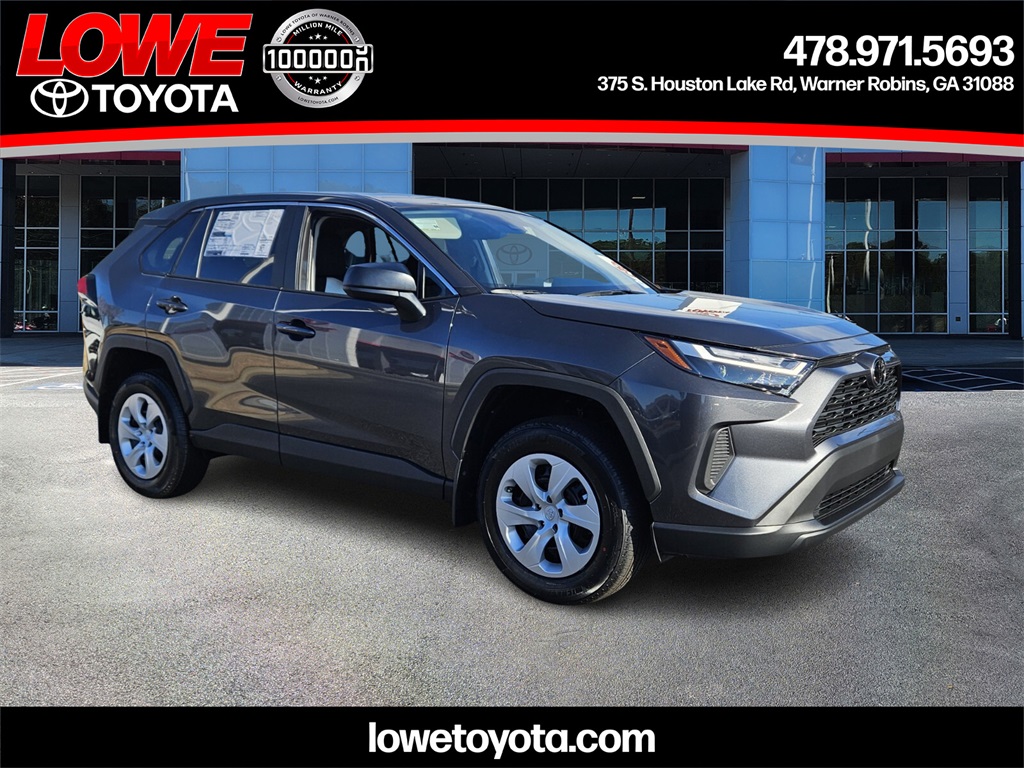 2025 Toyota RAV4 LE's photo