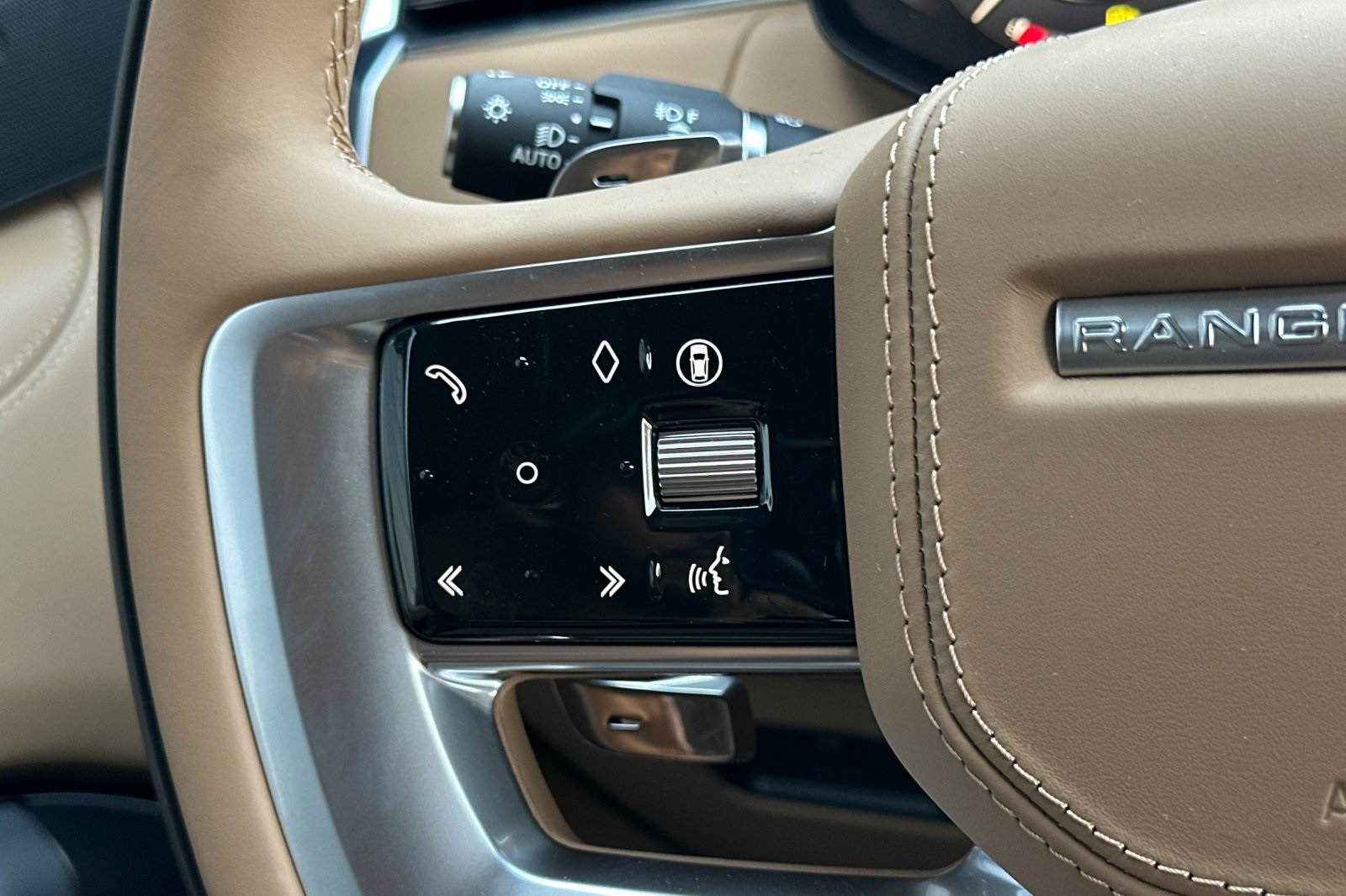 2025 Land Rover Range Rover SE photo 26