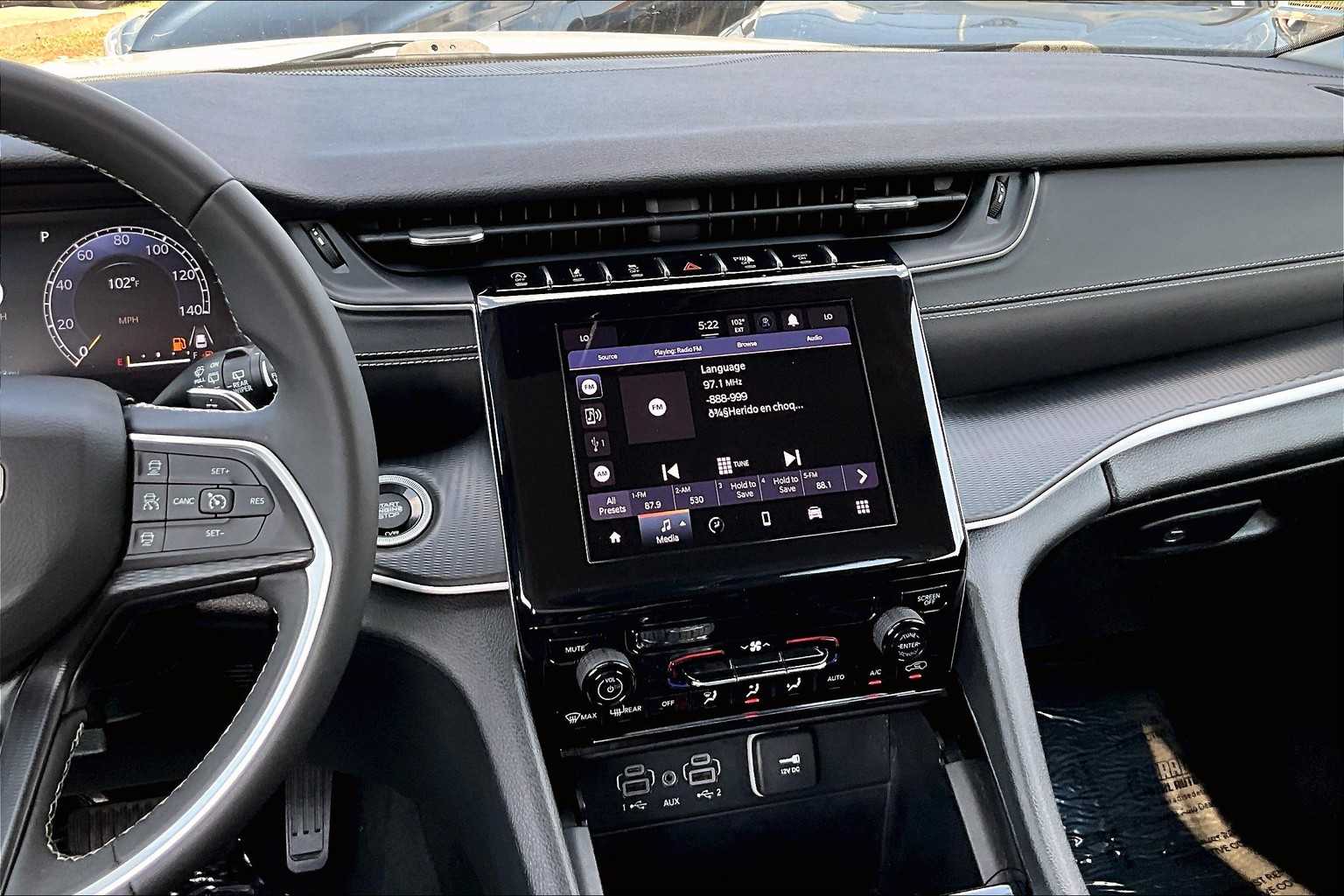 2023 Jeep Grand Cherokee Laredo Altitude photo 6