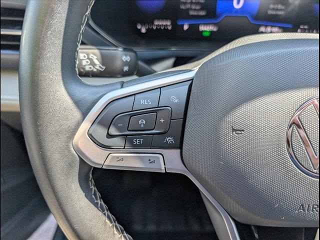 2024 Volkswagen Taos SE photo 4