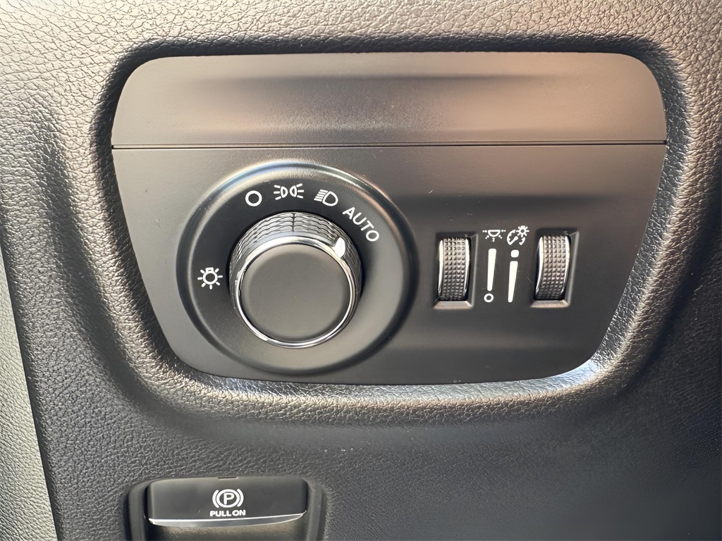 2023 Jeep Grand Cherokee Laredo photo 15