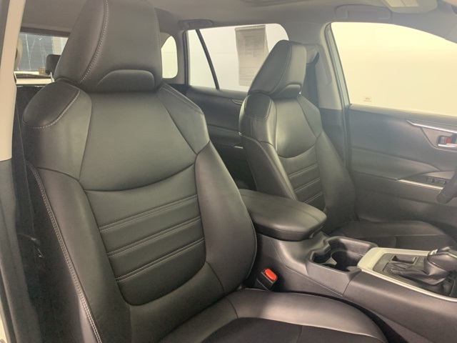2020 Toyota RAV4 XLE Premium photo 24
