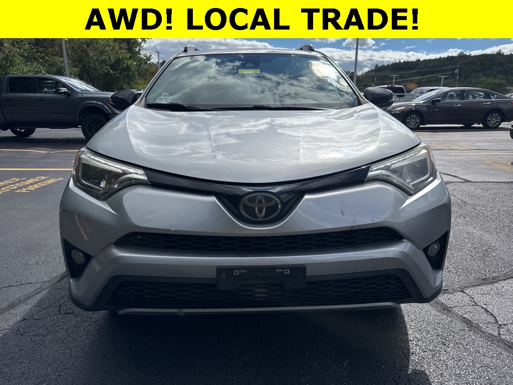 2018 Toyota RAV4 SE photo 2