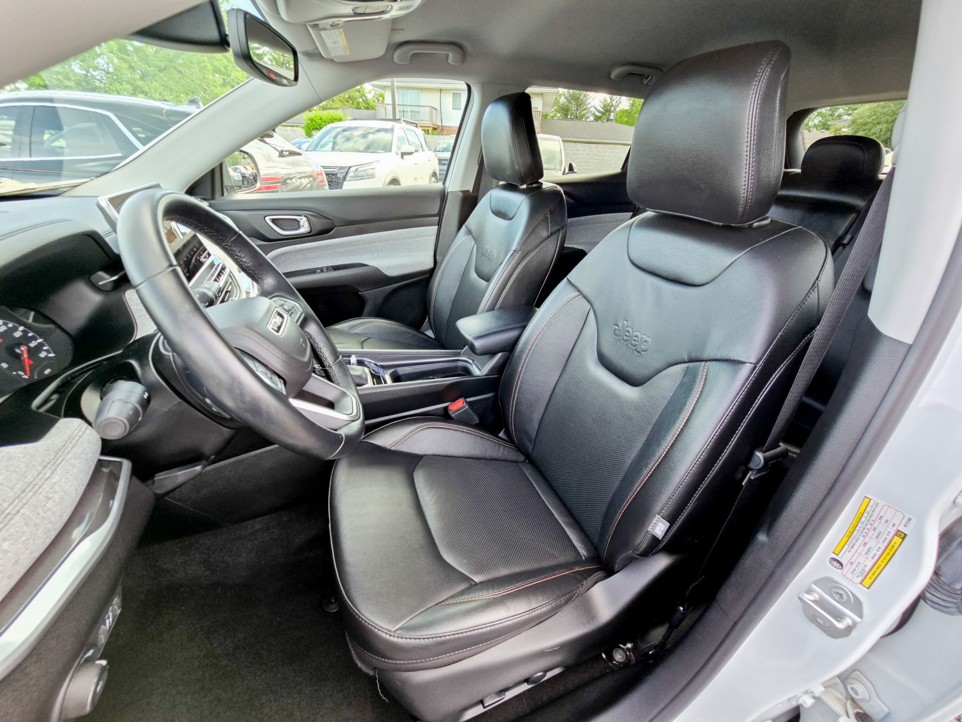 2022 Jeep Compass Latitude Lux photo 26