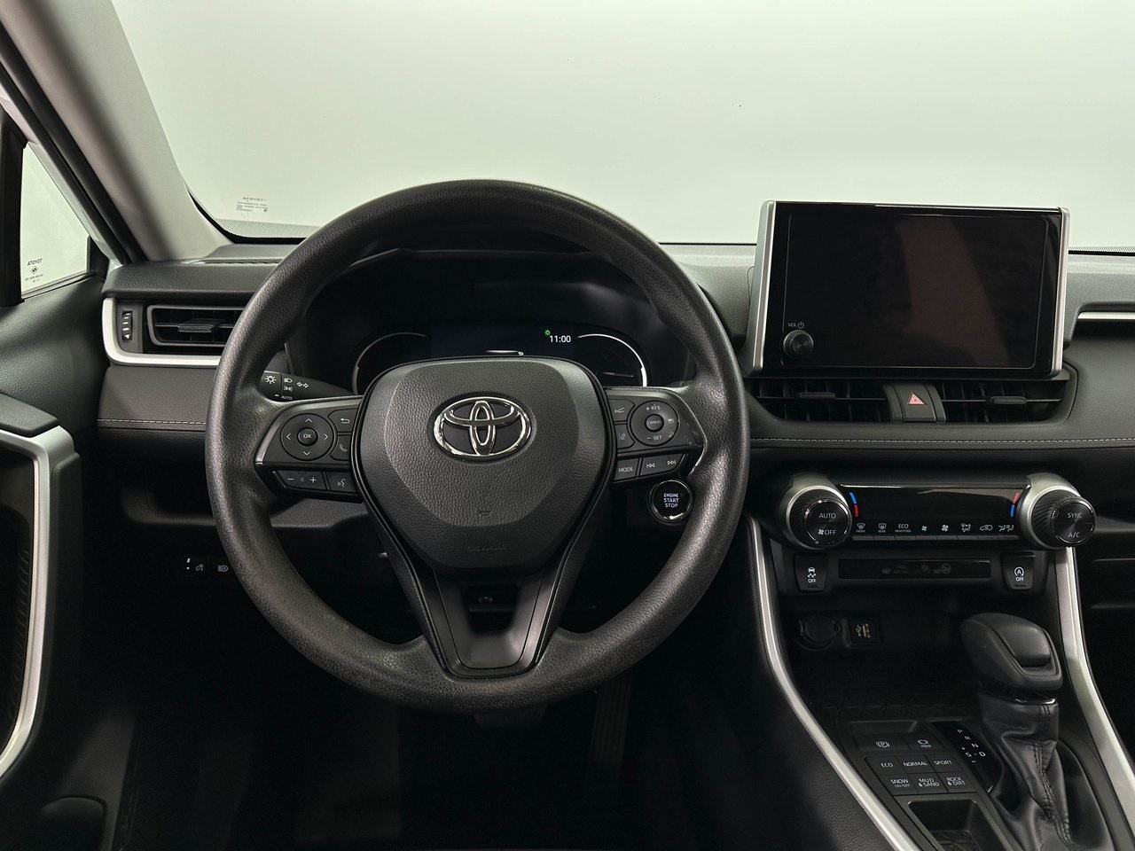 2023 Toyota RAV4 XLE photo 5
