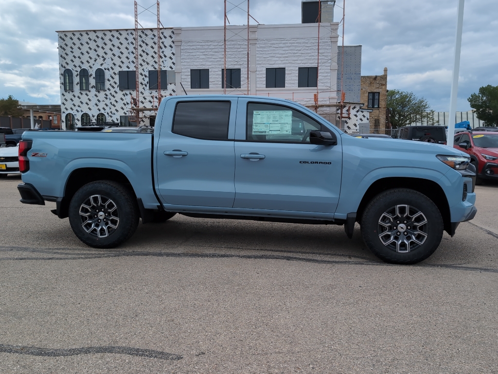 2025 Chevrolet Colorado Z71 photo 3
