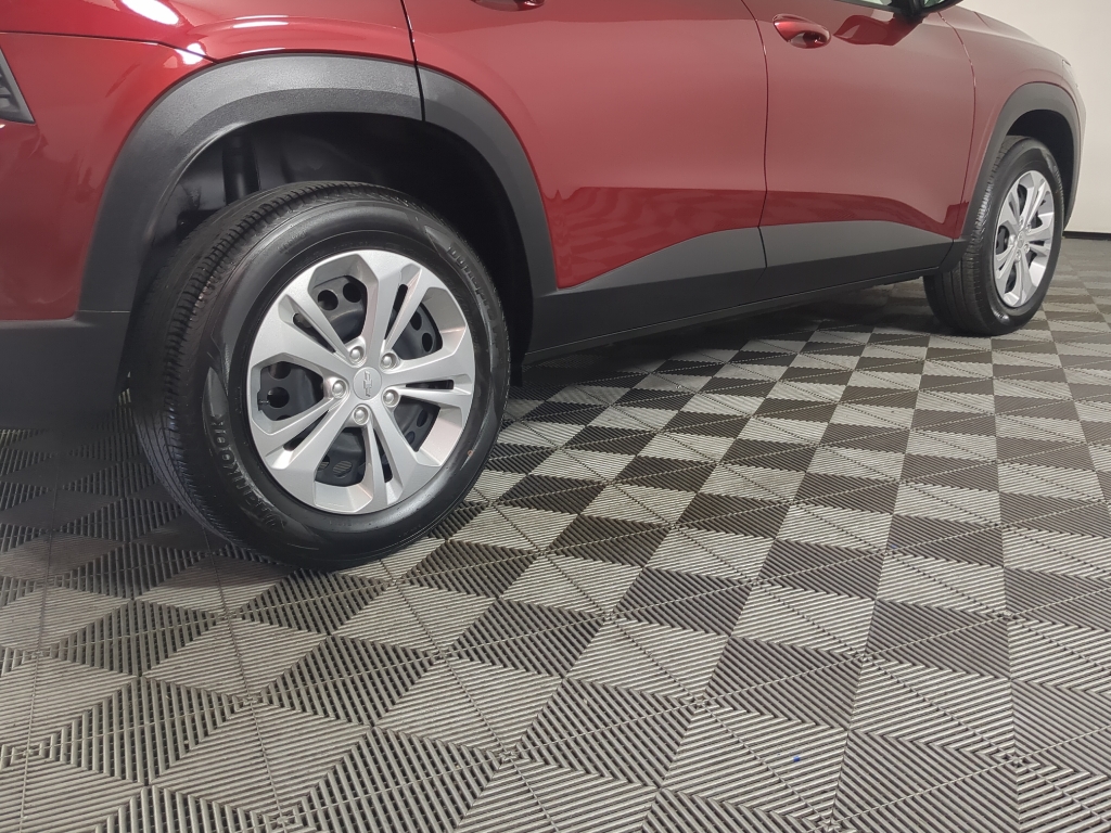 2025 Chevrolet Trax LS photo 5