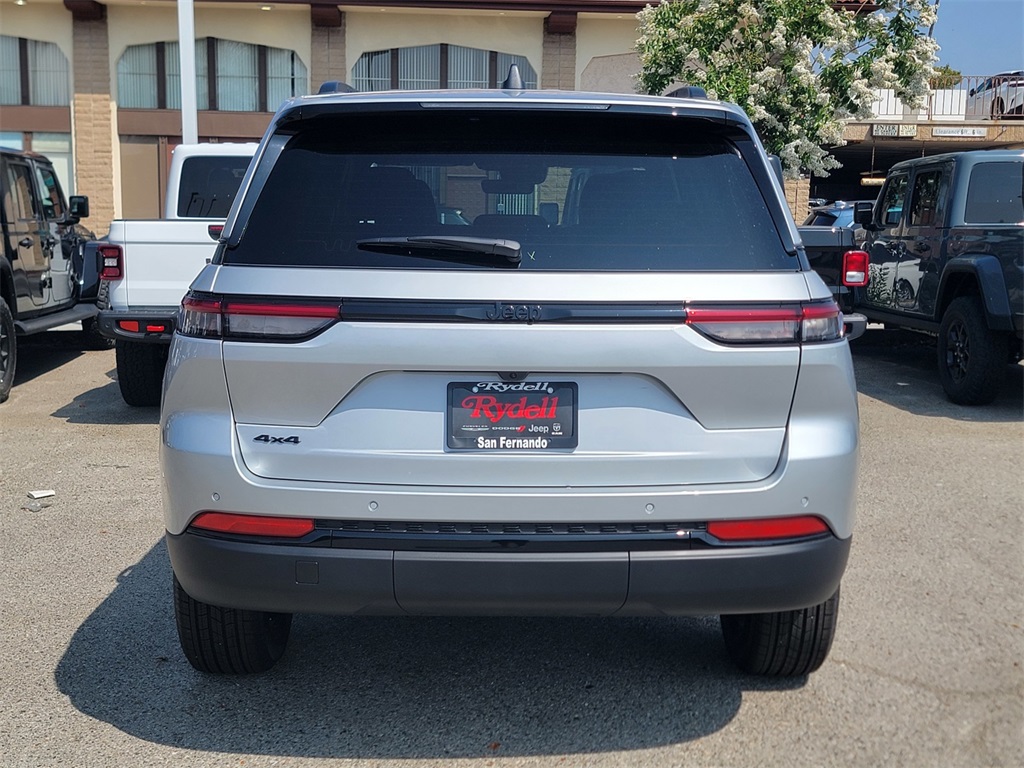 2025 Jeep Grand Cherokee Laredo Altitude X photo 4