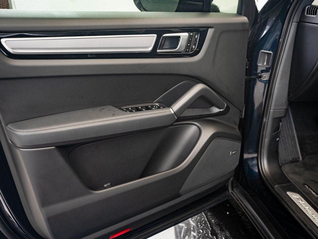 2023 Porsche Cayenne Platinum Edition photo 21