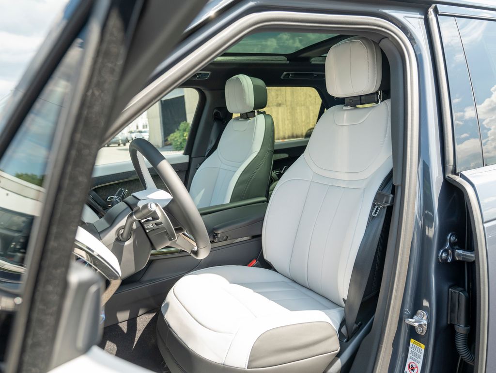 2025 Land Rover Range Rover Sport SE photo 16