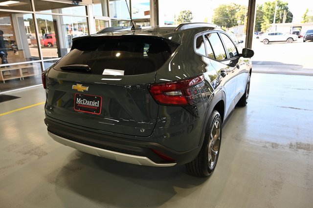 2025 Chevrolet Trax LT photo 4