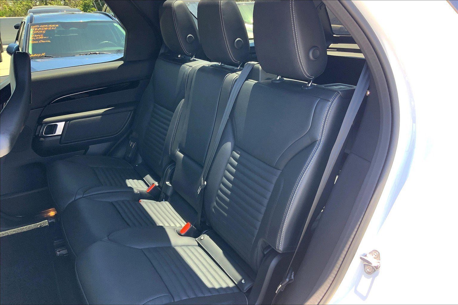 2025 Land Rover Discovery S photo 13