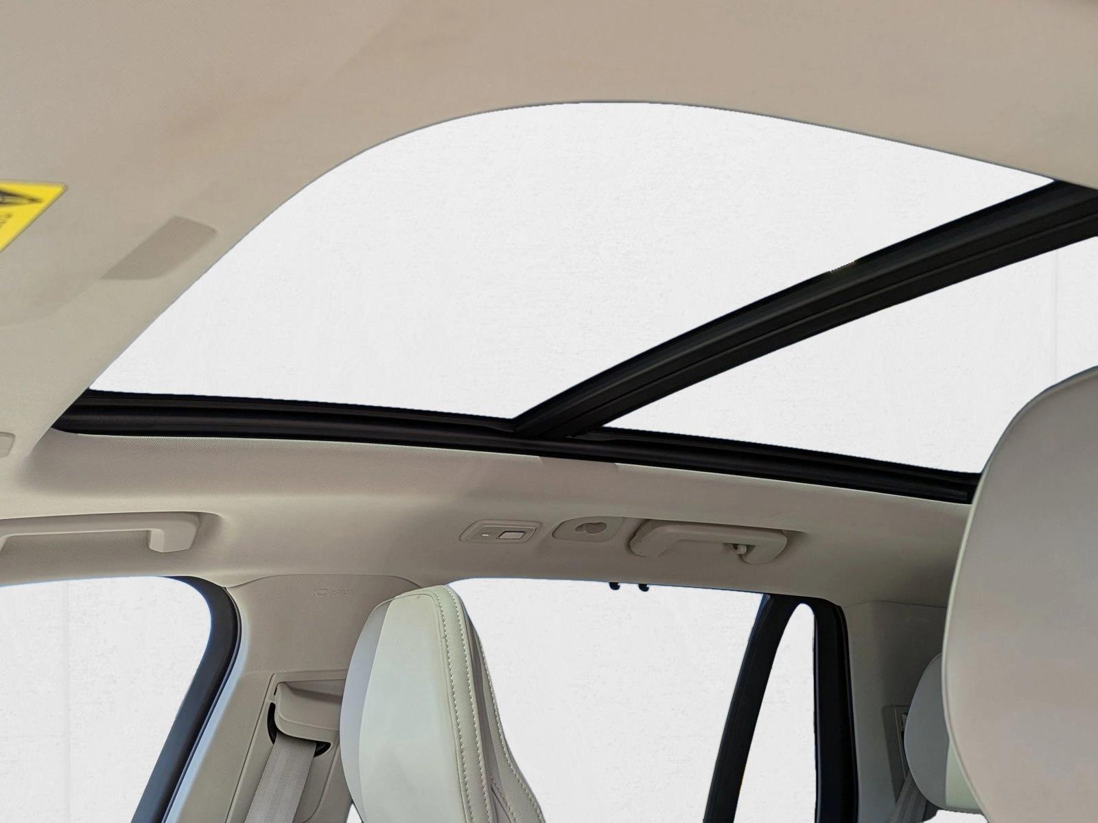 2023 Volvo XC90 Recharge T8 Ultimate photo 12