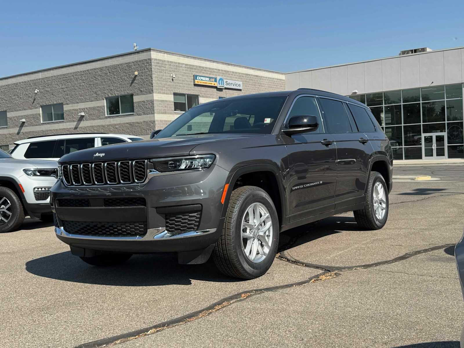 2025 Jeep Grand Cherokee L Laredo's photo