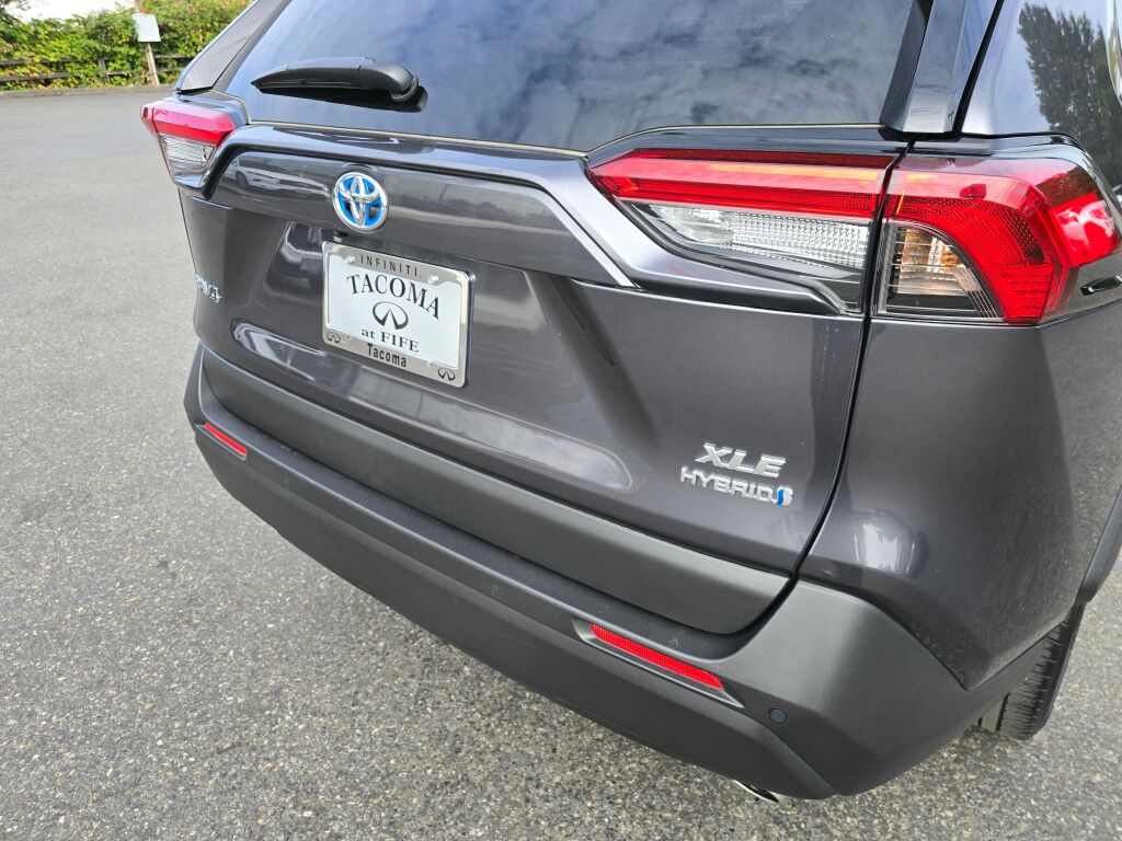 2023 Toyota RAV4 Hybrid XLE Premium photo 13