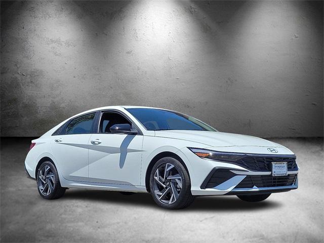 2025 Hyundai Elantra SEL Sport photo 3