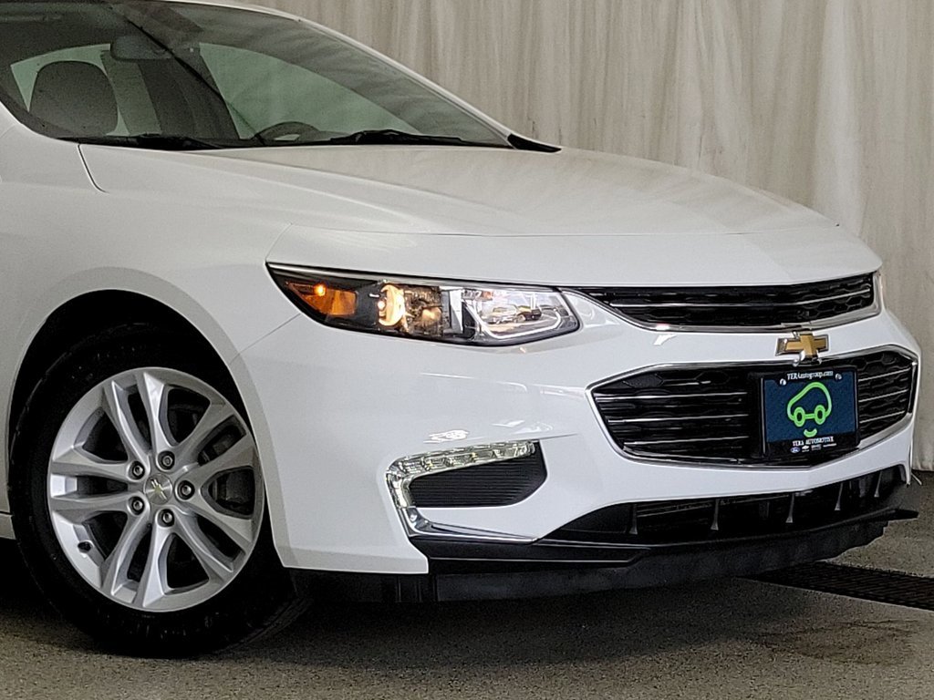 2018 Chevrolet Malibu 1LT photo 2