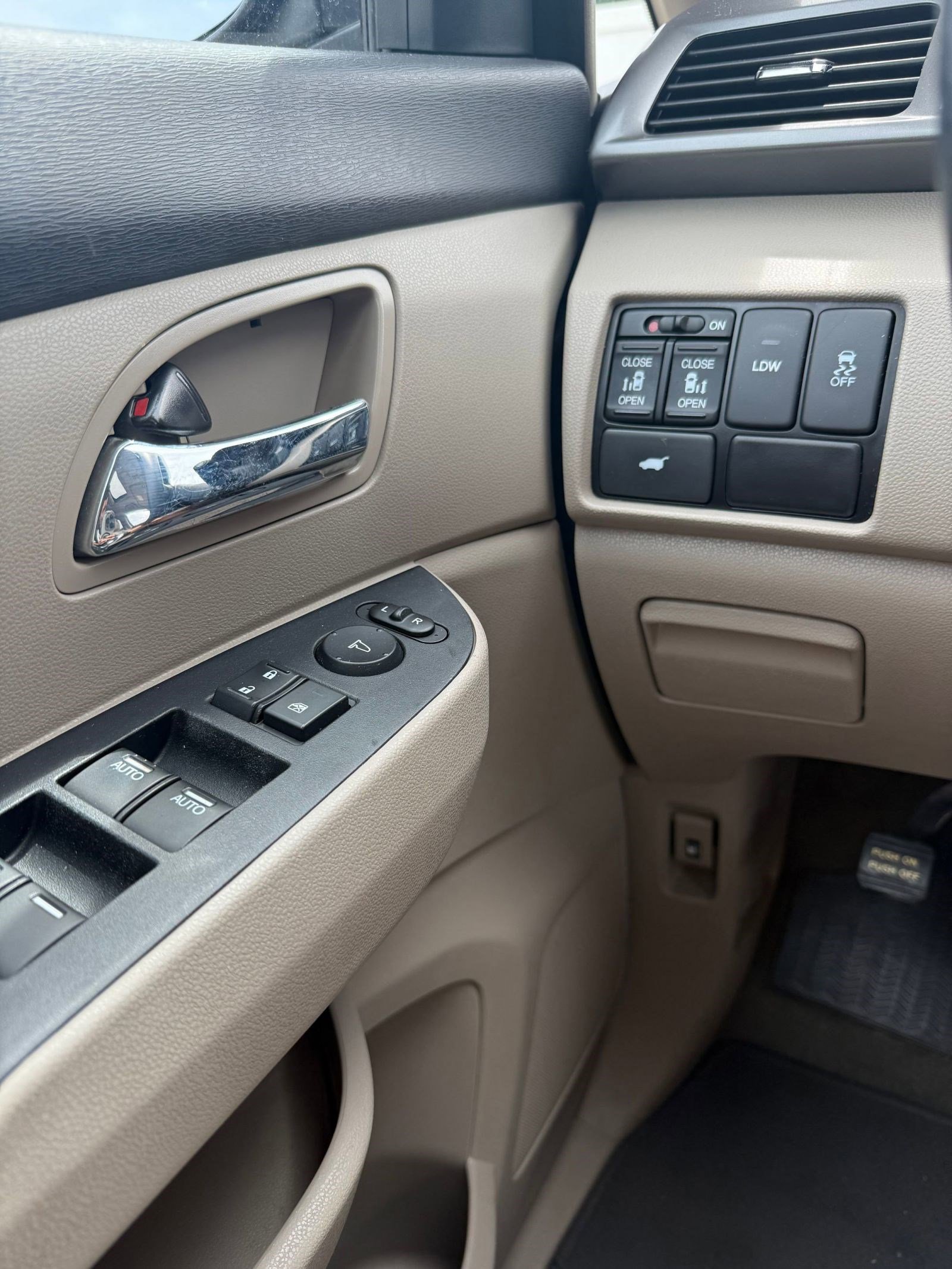 2016 Honda Odyssey EX-L photo 10