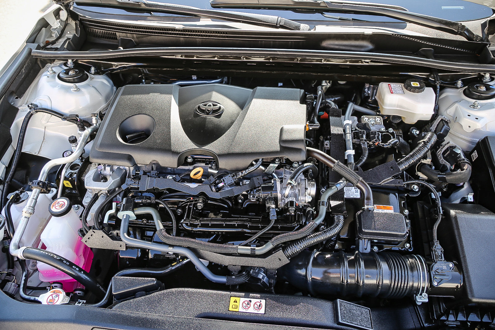 2024 Toyota Camry Hybrid SE photo 25