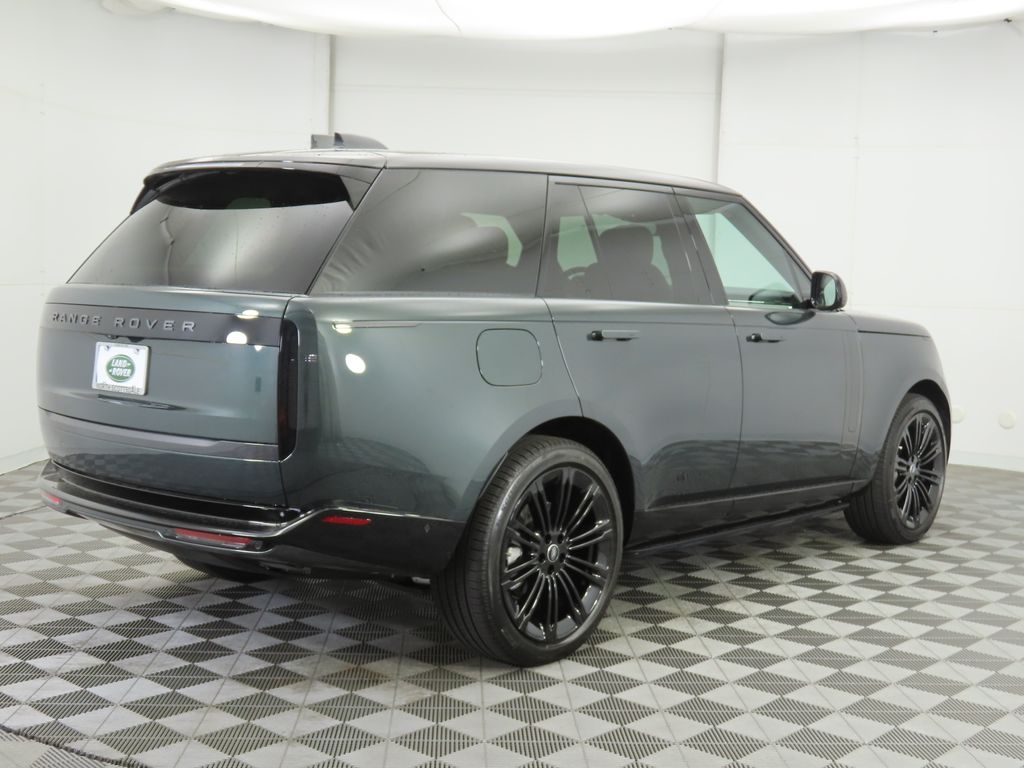 2025 Land Rover Range Rover SE photo 2