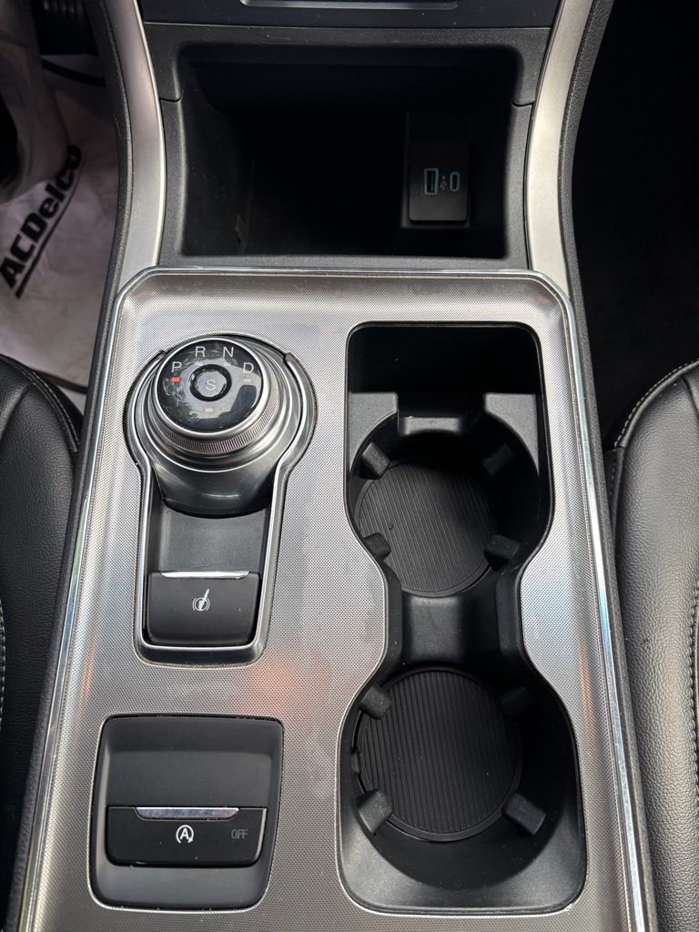 2022 Ford Edge SEL photo 17