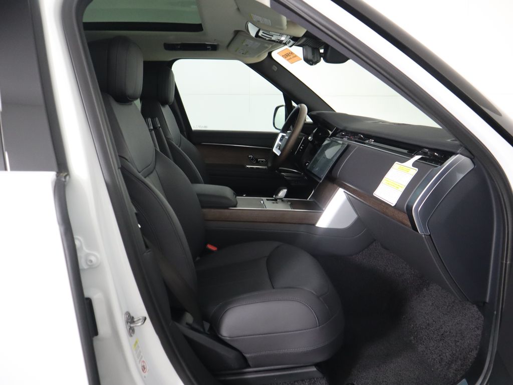 2025 Land Rover Range Rover SE photo 18